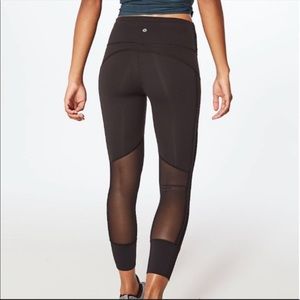 Lululemon Hit It 7/8 tight size 6 black
